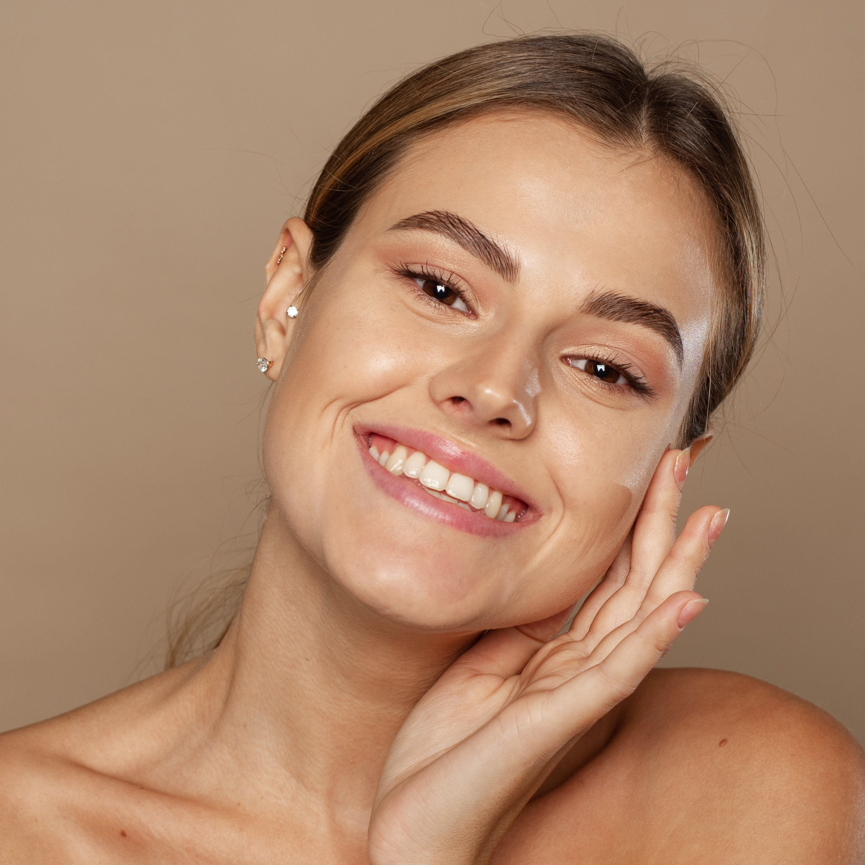 woman smiling about glowy skin from skinsetgo