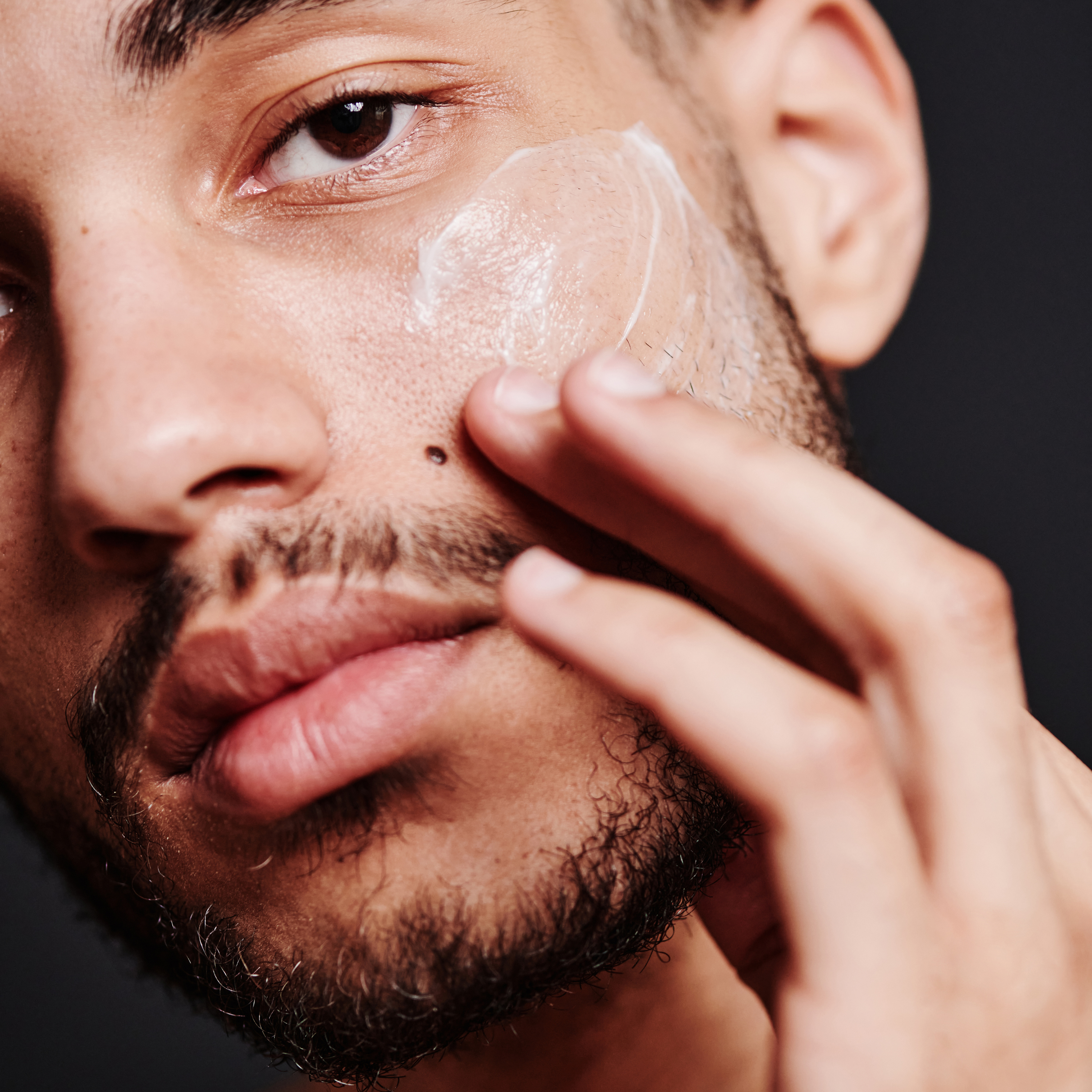 male applying niacinamide mositurizer on face from skinsetgo skincare
